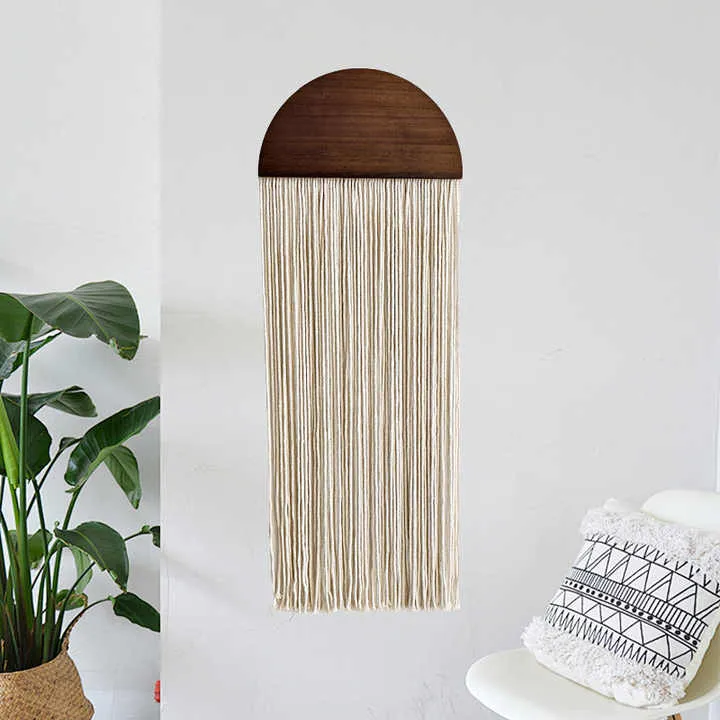 نصف قمر البوهو ديكور حائط يدوي الصنع معلق . Half Moon Boho Wall Decor Handmade Colorful Macrame