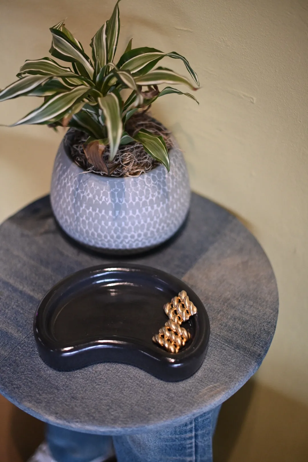 "Frijolito" Concrete Tray Collection