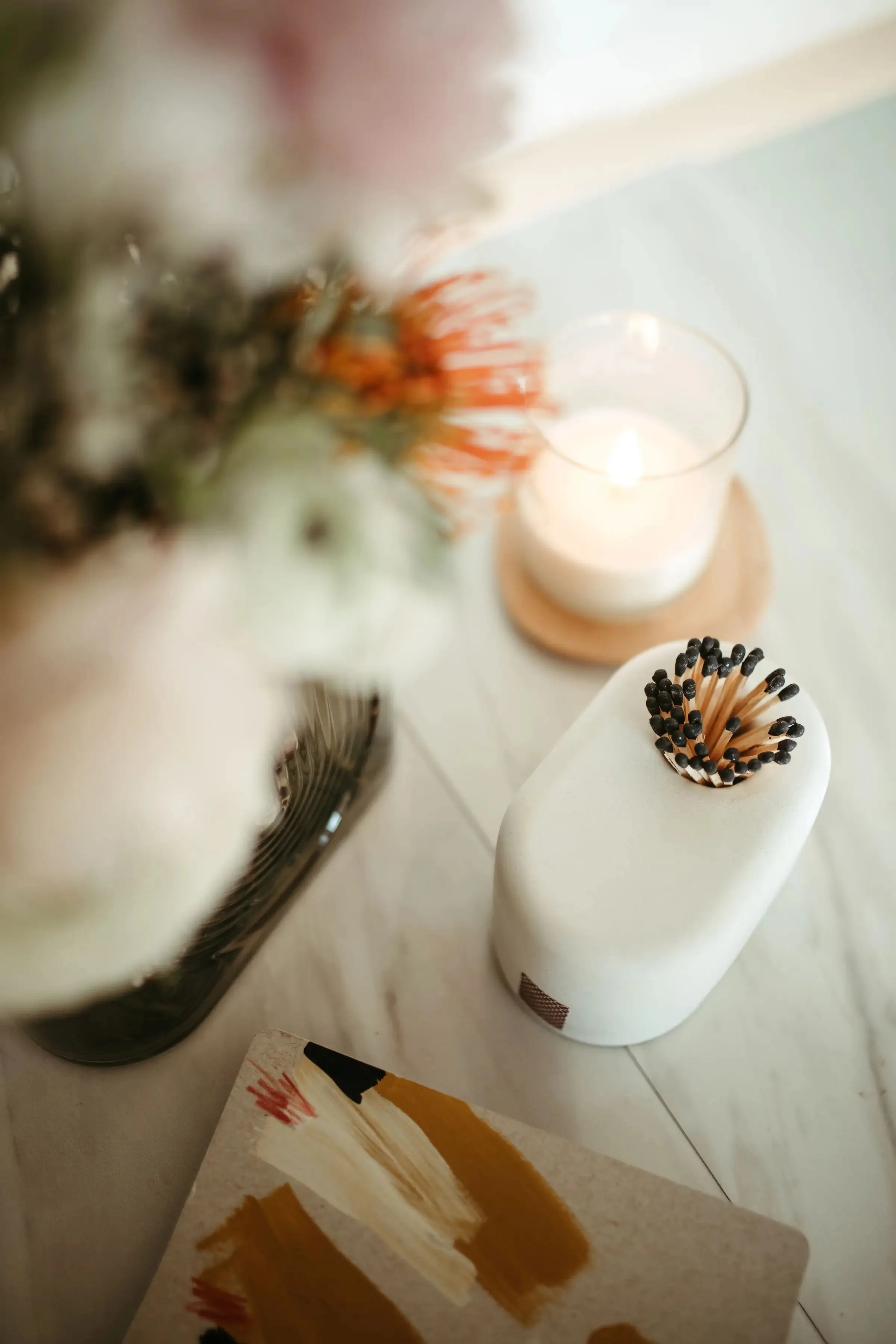 White Streamliner Match Holder with Black Matches