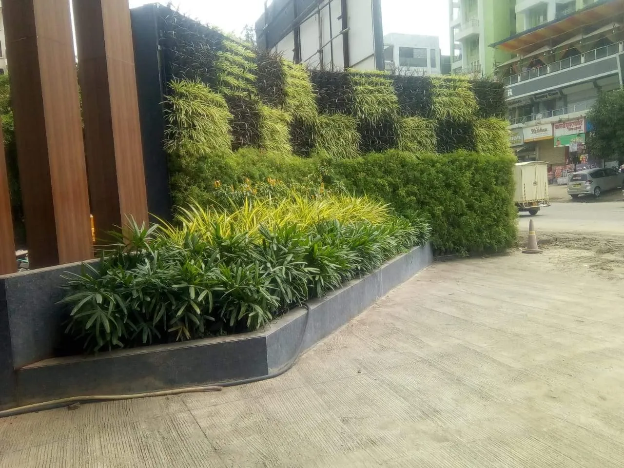 Yellow Vertical Hook Pot